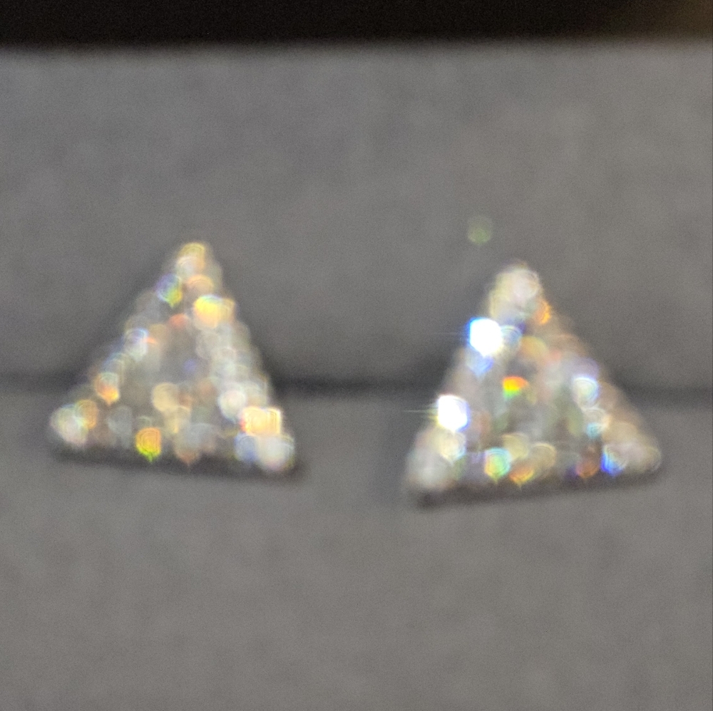 Moissanite Diamond Stud Earrings. D VVS1. Genuine Moissanite - Picture 4 of 6